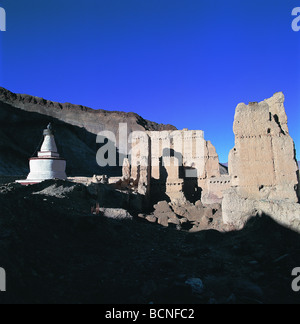 Stupa blanc, Monastère Rongbuk, Basum Township, comté de Tingri, Préfecture de Shigatsé, dans la région autonome du Tibet, Chine Banque D'Images