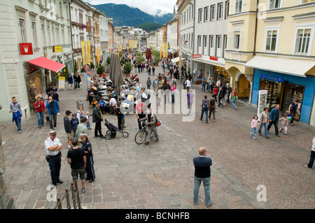 La rue principale de Villach Banque D'Images