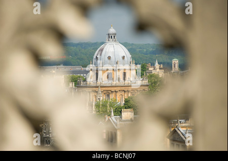 L'horizon bien connu d'Oxford avec dreaming spires et les résidences d'étudiants,le célèbre Radcliffe Camera partie de Bibliothèque Bodlean Banque D'Images