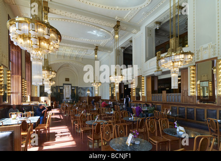 Intérieur de café. Art Nouveau style. La Maison municipale de Prague. République tchèque Banque D'Images