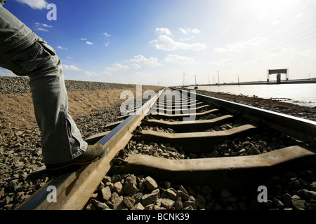 Les voies de chemin de fer de la ligne Qinghai-Tibet, dans la région autonome du Tibet, Chine Banque D'Images