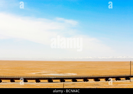 Les voies de chemin de fer de la ligne Qinghai-Tibet, dans la région autonome du Tibet, Chine Banque D'Images