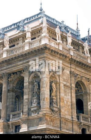 Opéra d'État hongrois sur le boulevard Andrassy du ravageur à Budapest a été conçu dans le style néo-Renaissance par l'architecte Miklos Ybi Banque D'Images