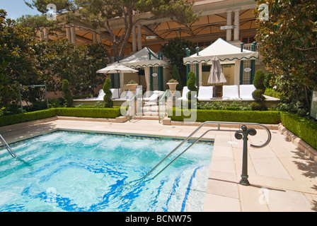 Bain à remous spa avec cabanas de Bellagio Resort and Casino. Banque D'Images