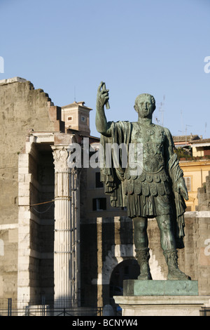 L'empereur Nerva statue par l'Auguste Forum Rome Banque D'Images