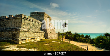 Une photo panoramique du temple principal structure dans l'ancienne cité maya de Tulum Mexico Banque D'Images