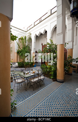 Cour intérieure typique d'un Riad à Fes, Maroc Banque D'Images