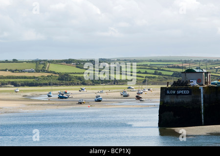 Entrée de Padstow Harbour sur la rivière Camel estuary, Cornwall, Angleterre Banque D'Images