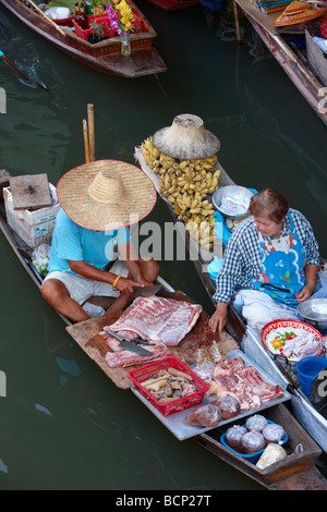 Le marché flottant de Damnoen Saduak, nr Bangkok, Thaïlande Banque D'Images