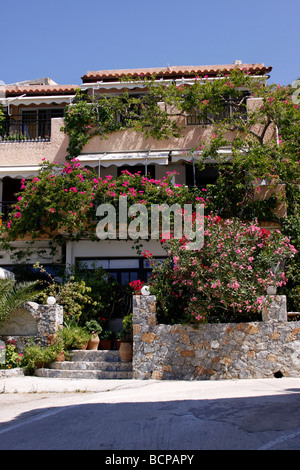 Petit village grec traditionnel hôtel à Plakias en Crète. Banque D'Images