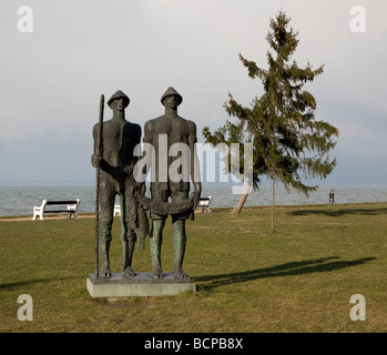Statue de pêcheurs sur la rive du Lac Balaton à Siofok, Hongrie Banque D'Images