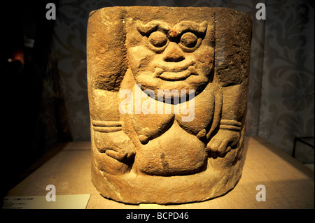 Monument en pierre sculptée avec tablette image d'un homme puissant d'ouest dynastie Xia, Musée de la capitale, Beijing, Chine
