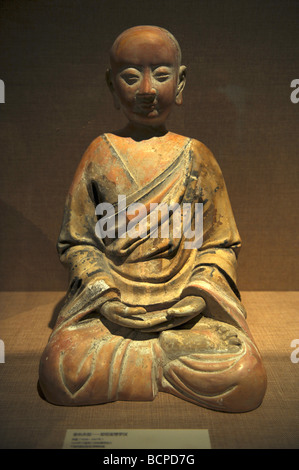 Sculpture en argile de couleur d'un Arhat d'ouest dynastie Xia, Musée de la capitale, Beijing, Chine