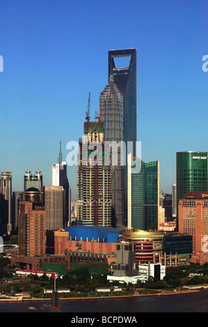 Forêt de gratte-ciels de Pudong dont Shanghai World Finance Center et Grand Hyatt Pudong, Shanghai, Chine Banque D'Images