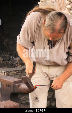 Blacksmith démontre à l'état de Fort Boonesborough Richmond Virginia Banque D'Images