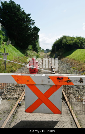 Barrière de passage à niveau à commande manuelle avec voyant d'alerte de la paraffine dans un train de chemin de fer Banque D'Images