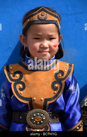 Portrait d'une jeune fille en costume traditionnel mongol, Mongolie Banque D'Images