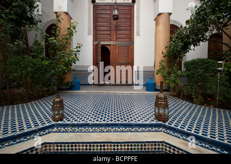 Cour intérieure typique d'un Riad à Fes, Maroc Banque D'Images