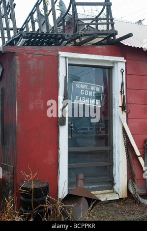 Bois décorent les côtés d'un ancien magasin à Nome en Alaska Banque D'Images