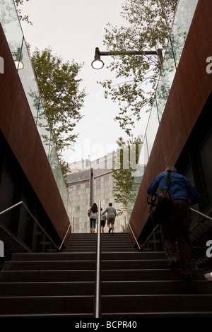 Escalier menant jusqu'à l'élévation Highline Park à New York USA 15 Juillet 2009 Banque D'Images