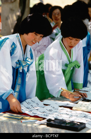 Corée Femme Caligrapher Banque D'Images