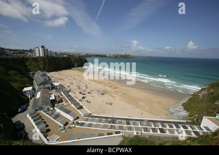 Ville de Newquay, Angleterre. Avis de Tolcarne Beach au centre-ville de Newquay Narrowcliff avec et le littoral dans l'arrière-plan. Banque D'Images