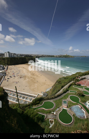 Ville de Newquay, Angleterre. Avis de Tolcarne Beach au centre-ville de Newquay Narrowcliff avec et le littoral dans l'arrière-plan. Banque D'Images