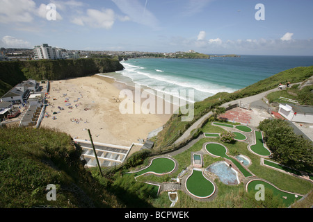 Ville de Newquay, Angleterre. Avis de Tolcarne Beach au centre-ville de Newquay Narrowcliff avec et le littoral dans l'arrière-plan. Banque D'Images