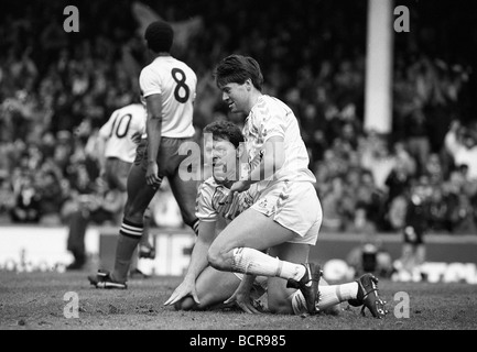 Tottenham Hotspur v Watford 11487 Chris Waddle félicite après avoir marqué Allen Banque D'Images