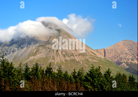 Glamaig et Beinn Dearg Mhor, Western Red Hills, Strathaird, île de Skye, Hébrides intérieures, Ecosse, Royaume-Uni, Europe. Banque D'Images