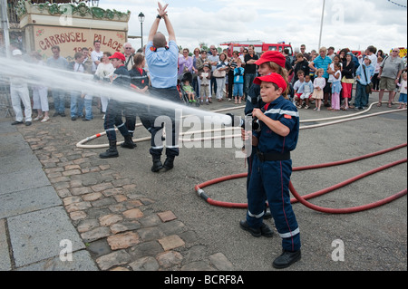 Bastille Day Parade et affichage par SPV à Honfleur , France Banque D'Images