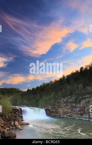 Coucher du soleil à Cumberland Falls Cumberland Falls State Resort Park Corbin Kentucky Banque D'Images