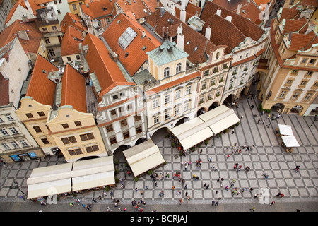 La vue depuis la tour de ville dans la vieille ville de Prague République tchèque Staromestske Namesti Banque D'Images