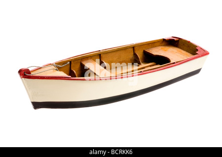 Bateau en bois jouet on white Banque D'Images