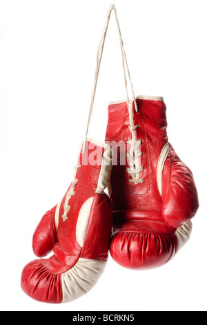 Gants de boxe rouge sur blanc Banque D'Images