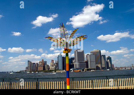 Le palmier à l'eau Taxi Beach concession sur l'Île des Gouverneurs historique dans le port de New York Banque D'Images