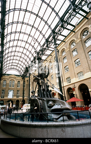 16 juillet 2009 - David Kemp's The Navigators à Hay's Galleria à Londres. Banque D'Images