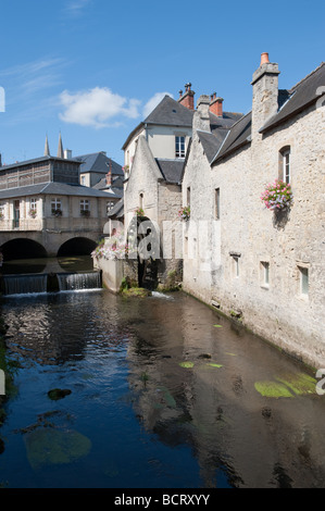 Moulin à eau sur l'Aure à Bayeux , Calvados , Basse-normandie , France Banque D'Images