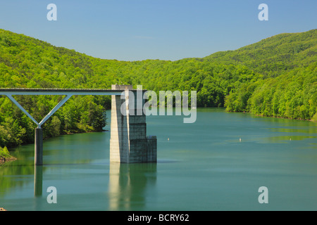 La structure de sortie du barrage du lac Moomaw Gathright Covington Virginia Banque D'Images