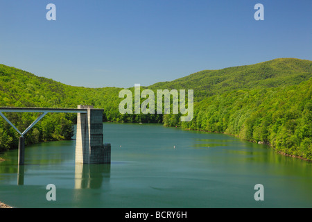 La structure de sortie du barrage du lac Moomaw Gathright Covington Virginia Banque D'Images