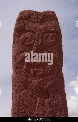 Sculpture centrale au temple semi-souterraine à Tiwanaku (Bolivie). Déclaré site du patrimoine mondial de l'UNESCO Banque D'Images