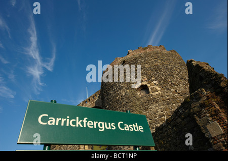 Carrickfergus Castle est situé sur la rive de Belfast, construit par John de Courcy en 1177 comme son siège, après avoir conquis easte Banque D'Images