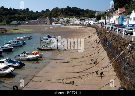 Marée basse dans le port de Rozel Bay, Jersey, Channel Islands Banque D'Images