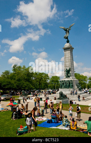 Des personnes jouant dans les tam tams parc Jeanne-Mance Montréal Québec Canada Banque D'Images