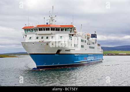 Lien du nord Ferries car ferry m.s. Approches Hamnavoe Stromness pier à la conclusion de son voyage de Scrabster Banque D'Images