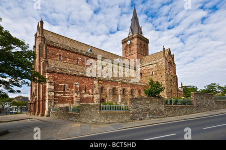 La Cathédrale Saint Magnus dans le centre de Kirkwall sur le continent des Orcades en Ecosse Banque D'Images