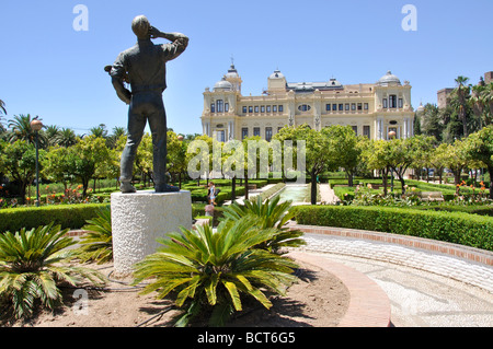 Jardines de Pedro Luis Alonso et l'Ayuntamiento, Malaga, Costa del Sol, la province de Malaga, Andalousie, Espagne Banque D'Images