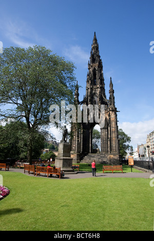 Le Scott Monument à Princess Gardens côté de Princes Street à Édimbourg, Écosse Banque D'Images