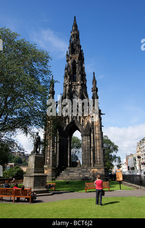 Le Scott Monument à Princess Gardens côté de Princes Street à Édimbourg, Écosse Banque D'Images