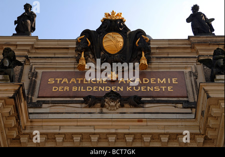 Facade avant de la Staatliche Akademie der Bildenden Kuenste, State Academy of Fine Arts, Dresde, Saxe, Allemagne, Europe Banque D'Images